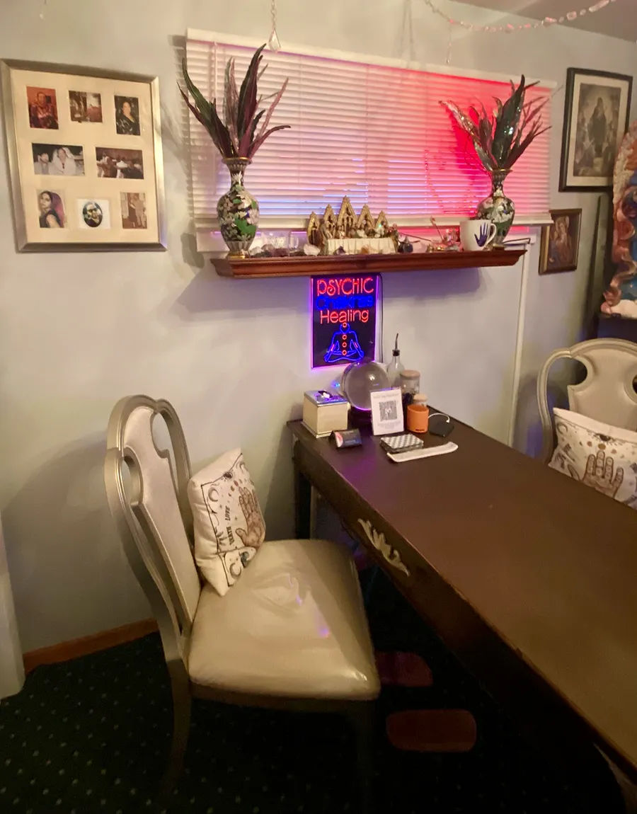 The private reading room at Psychic Ames in Gurnee, Illinois